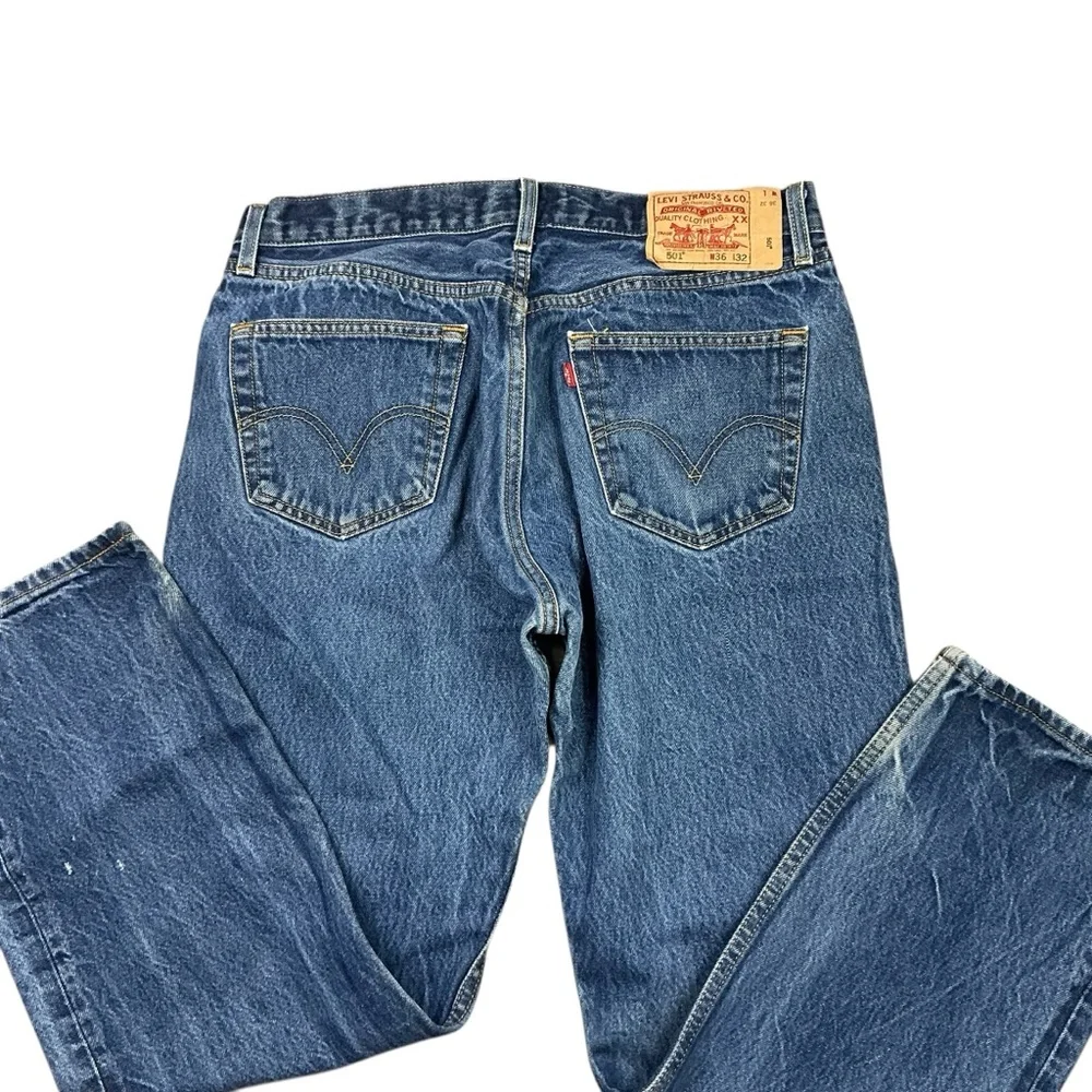 Y2K Levi’s 501 XX button fly straight leg dark/medium wash jeans 34 x 29